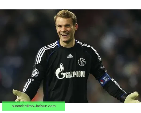 诺伊尔防守指挥状态回暖，展现稳健的门将实力