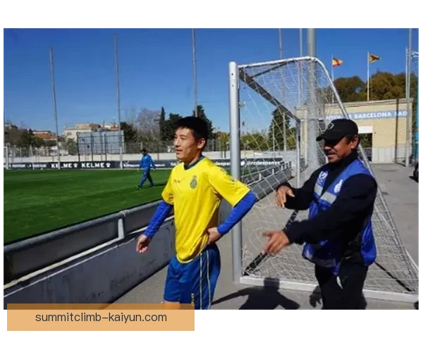 巴塞罗那新援近期表现稳健，逐步融入球队战术体系