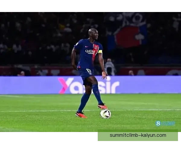 达尼洛皇马旧将身份引回归传闻，近期表现稳健备受关注